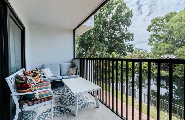 Park Shore Resort-newly renovated 2nd flr-master suite w/direct lanai access-incredible water views