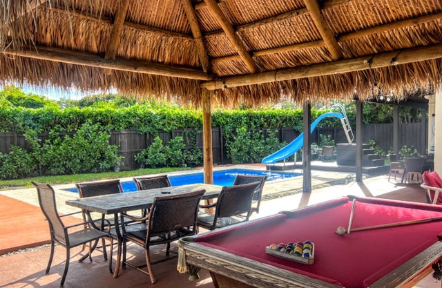 Parker's Place Miami - Pool with Slide, Tiki, Billiards, Huge Patio, BBQ