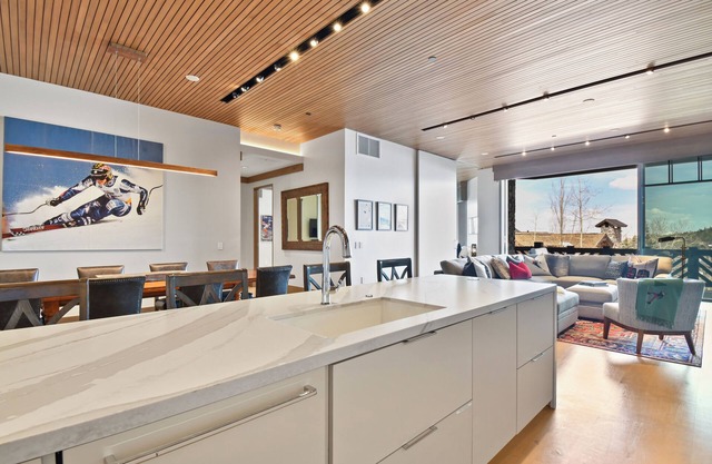 PARQ 4 AT EMPIRE PASS TALISKER CLUB ACCESS SKI IN/OUT POOL SPA DINING SKI VALET