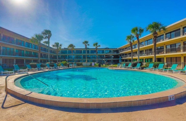 Parrot Party - Ocean House 319