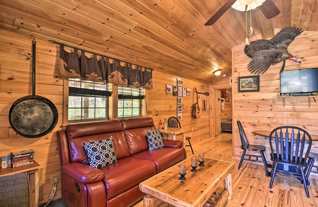 Parsons Semper Fi Cabin w/Fire Pit!