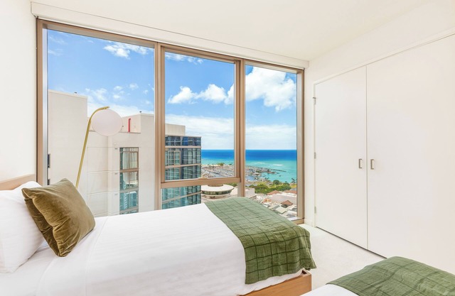 Partial Ocean-City Luxury Retreat at Sky Ala Moana w/Great Amenities