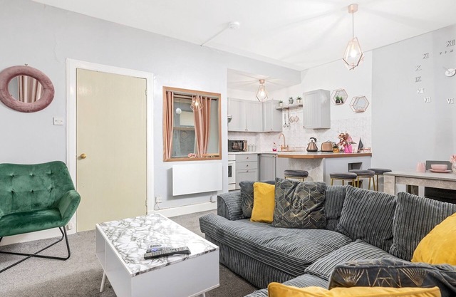Pass the Keys | 2BR Central Edinburgh Apartment