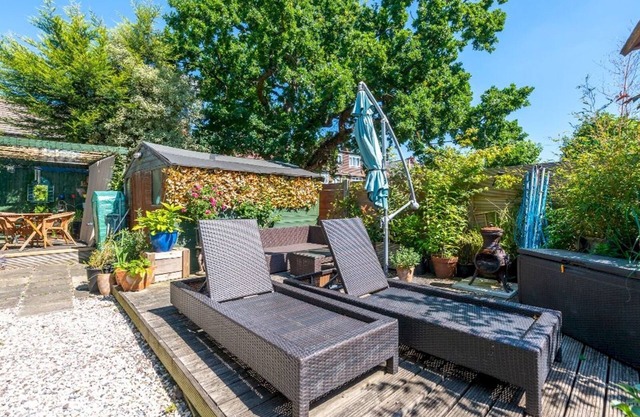Pass the Keys | Beautiful 3 Bedroom family home over 3 floors