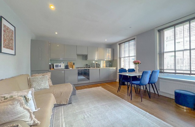 Pass the Keys | Central 2 Bed 2 Bath Duplex