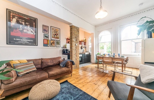 Pass the Keys | Rustic and Quirky Flat in Charming Charlton Village