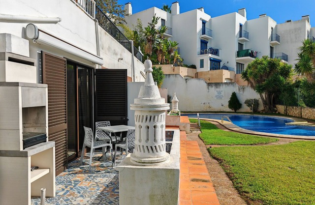 Páteo Apartment - Pool, BBQ and Garden View