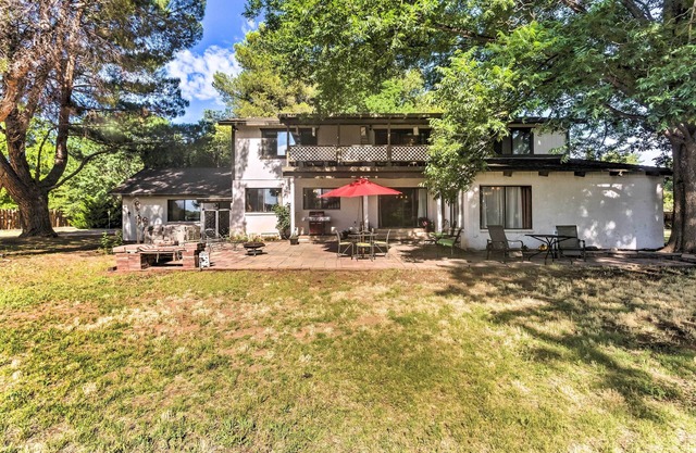 Patio & Yard: Dtwn Cottonwood Home!