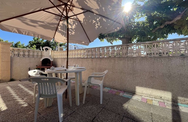 Pavilion with Sunny Terrace, Parking - Gruissan
