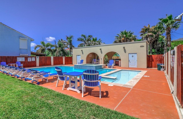 🐾 Paws & Relax: Save 10% on 7+ Nights at Pet-Friendly Athena Ares!