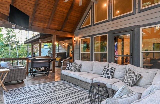 Paynes Cove Lakehouse