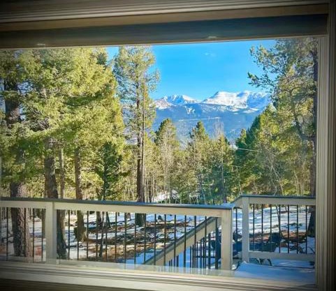 Peace in the Pines Hot Tub & Pikes Peak Views