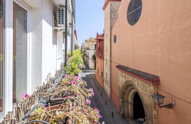 PEACE OASIS IN THE HEART OF SEVILLA 2 BR - 2 Baths WIFI AC