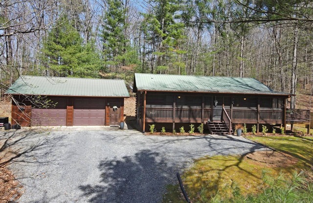 Peace of Paradise- Luxury 2 King Bedroom | 2 Bath | Hot Tub | Wifi
