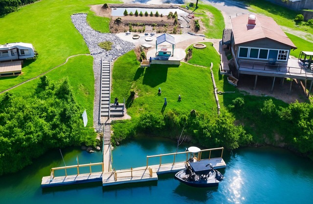 Peaceful 2B/2B NW GA Waterfront Getaway w/fishing, boating +watersports-Sleeps 7