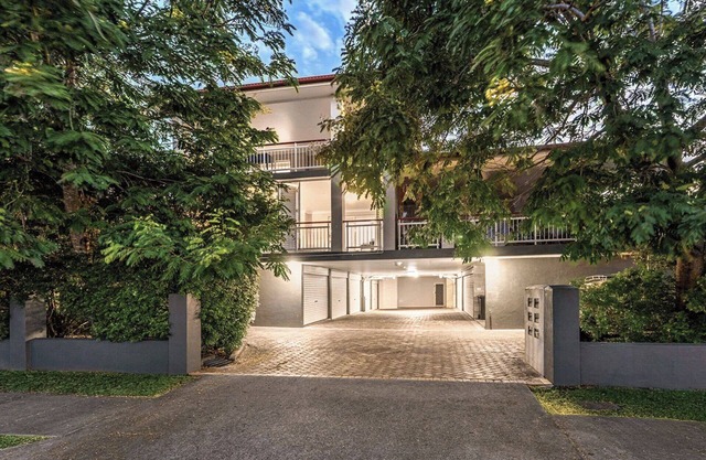 Peaceful 2B2B with Parking | Walk to Cafes + Ferry