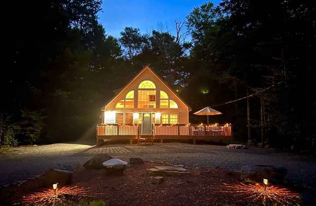 Peaceful 3-bedroom Cabin Near Lakes & Ski Resortsn