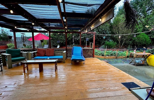 Peaceful 5-Bed Retreat w/Garden Near SF