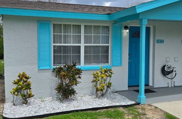 Peaceful accomodation. Walking distant to Port Richey waterfront restaurants.