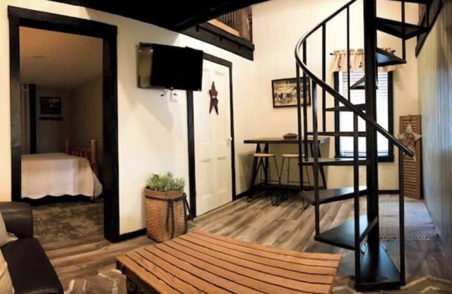 Peaceful and Cozy Farmhouse Loft