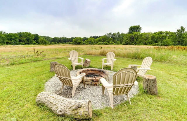 Peaceful Benton Harbor Getaway Near Lake Michigan!
