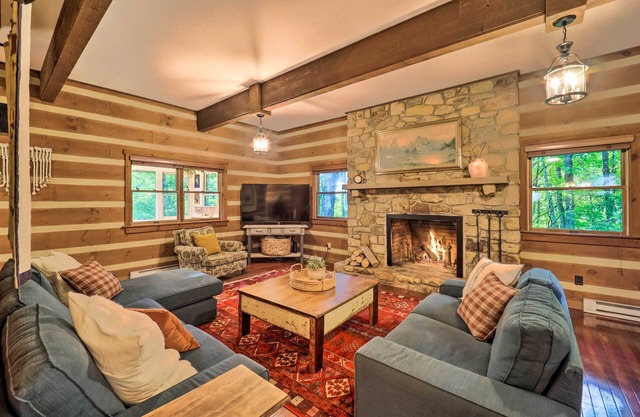 Peaceful Boone Cabin w/Deck & Forest Views!