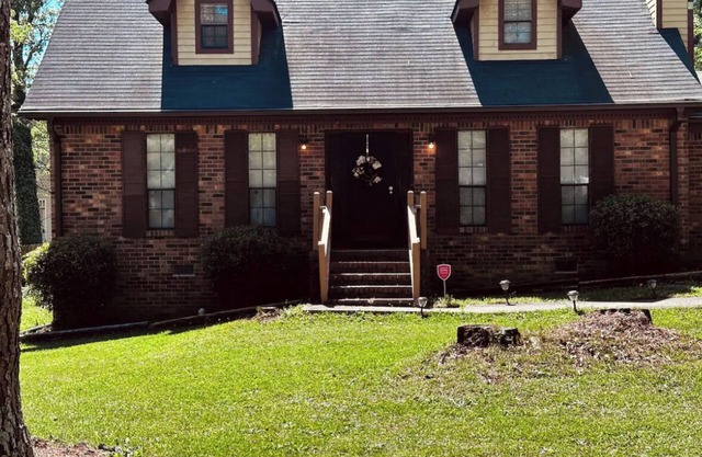 Peaceful Bungalow Getaway 10min Airport & Downtown