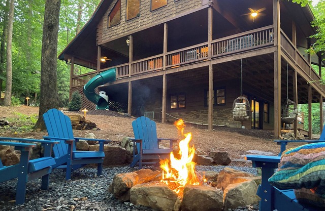 Peaceful Cabin Getaway, Deck slide, Hot Tub, Game Room