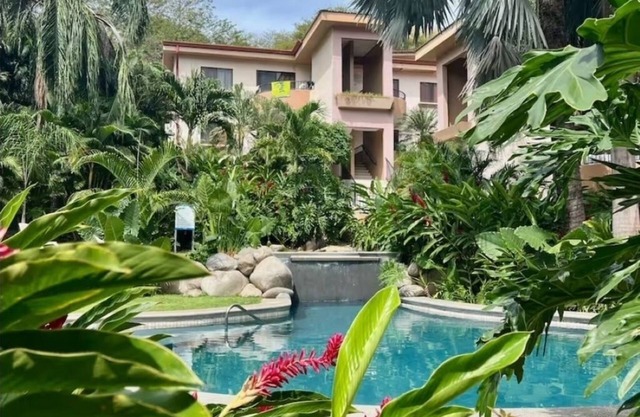 Peaceful Condo near 2 beaches