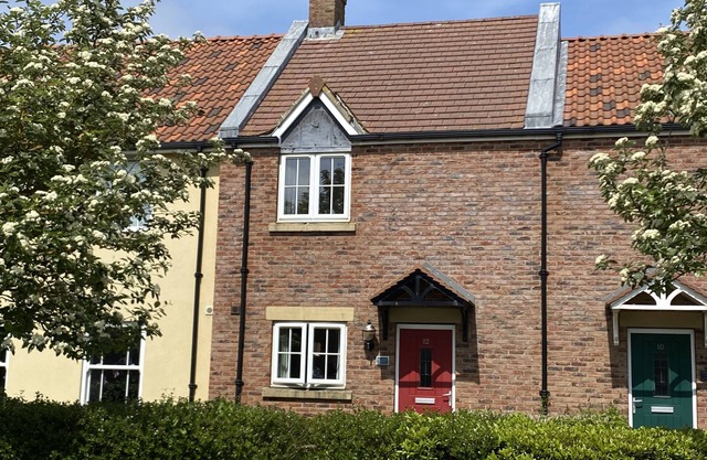 Peaceful cottage by the sea! nTwo bedrooms with direct access to the beach.