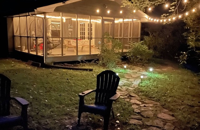 Peaceful Creekside Cabin – Near Pisgah, DuPont & Mountain Biking Trails