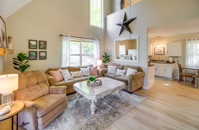 Peaceful Ellijay Home w/Deck - Hike & Fish!