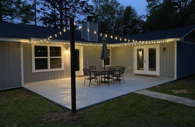 Peaceful Fairhope Retreat-large home on 1 acre lot!