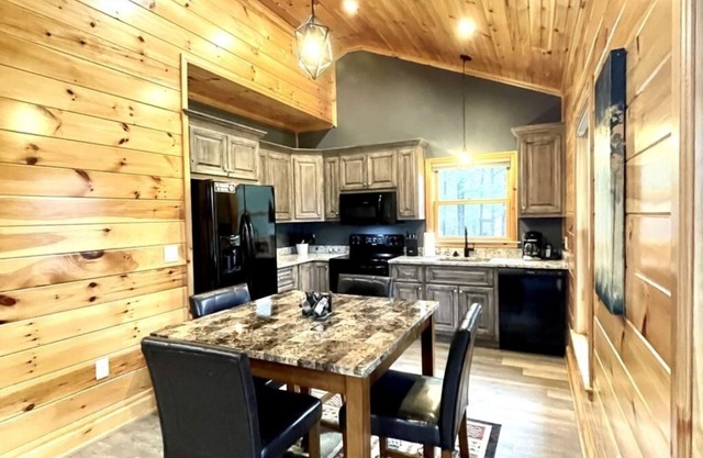 Peaceful family cabin near fishing with over 100 acres of mountain and field trails to explore! 2 Bedroom Cabin by RedAwning