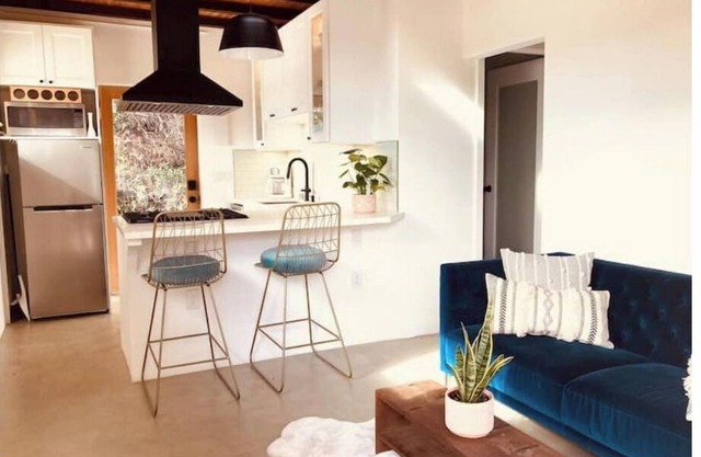 Peaceful Garden Oasis, Fully Renovated & Central