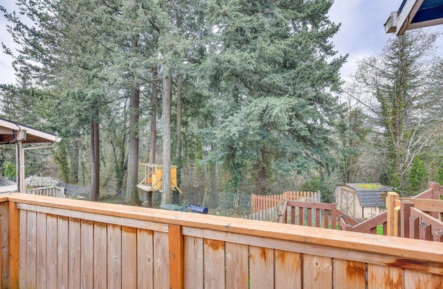 Peaceful Gresham Home w/Grill: 2 Mi to Downtown