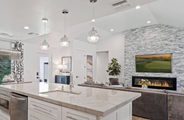 Peaceful, Happy Home in Scottsdale w/ close proximity