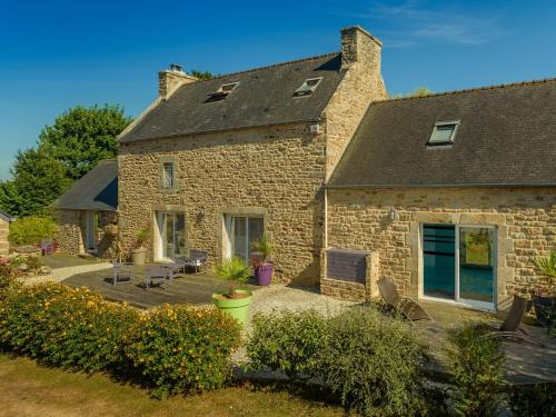 Peaceful Holiday Home in Plouguin with Indoor Pool