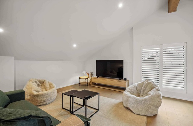 Peaceful Jacks Point Loft Hideaway