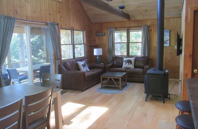 Peaceful Lakefront Cottage