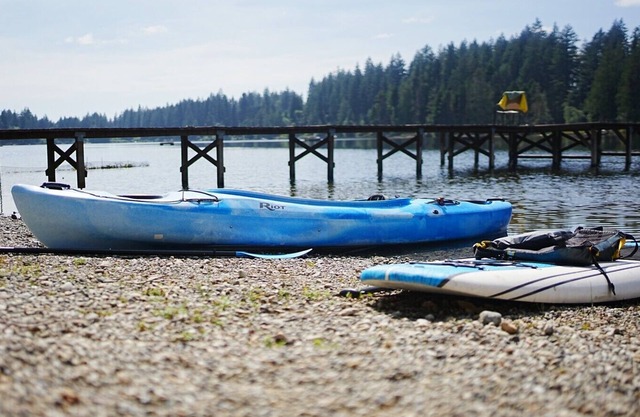 Peaceful Lakefront Luxury: Hot Tub, Sandy Beach, King Bed, Stocked Kitchen