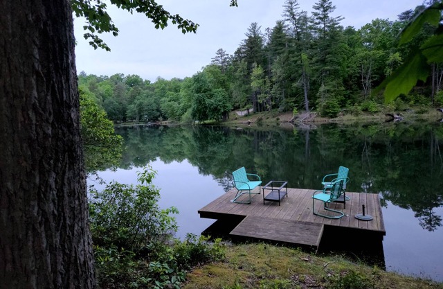 Peaceful Lakeside Haven w/private dock; boating, hiking swimming just steps away