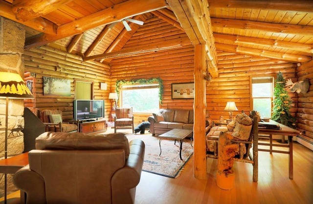 Peaceful Moose - Lovely Home On 3 Acres ~ Great View ~ Screened-In-Porch!