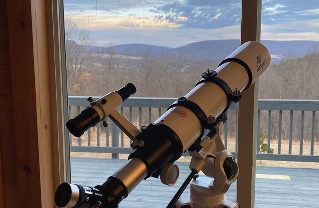 Peaceful Mountain Getaway: hiking, hot tub, and views