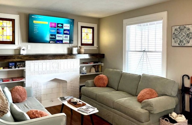 Peaceful Oasis in Historic St. Charles w/ 4bd 2ba