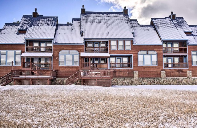 Peaceful Pagosa Springs Townhome with Hot Tub!