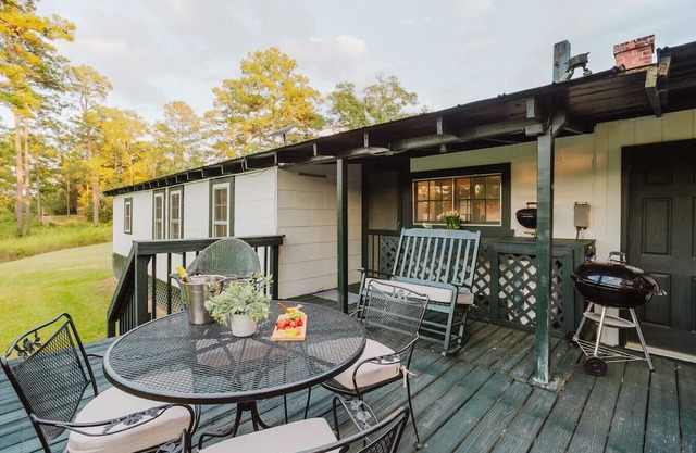 Peaceful Pines Cabin w/Deck & Wildlife Views