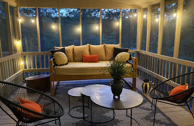 Peaceful Pines, luxury 4-bed, mid-century cabin