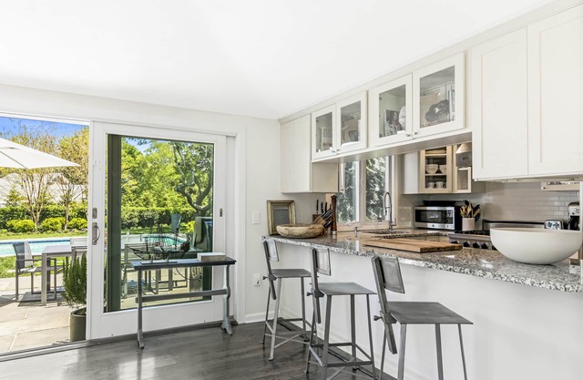 Peaceful Quiet Updated Modern Home