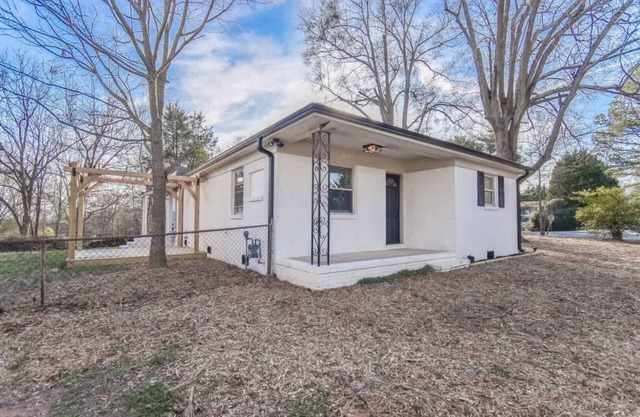 Peaceful Ranch - Charming 4-bedroom house with stylish accents in lovely Belmont